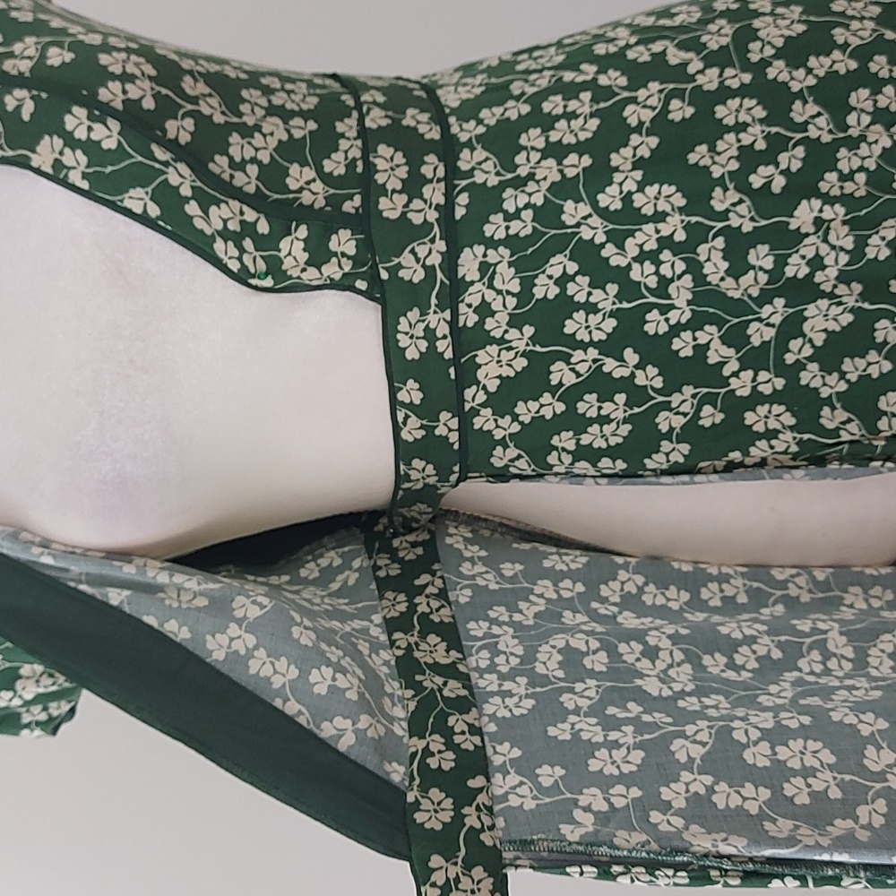 Urban Outfitters Kimchi Blue Rita Green Clover Floral Wrap Mini Dress XS (10) - Picture 11 of 15